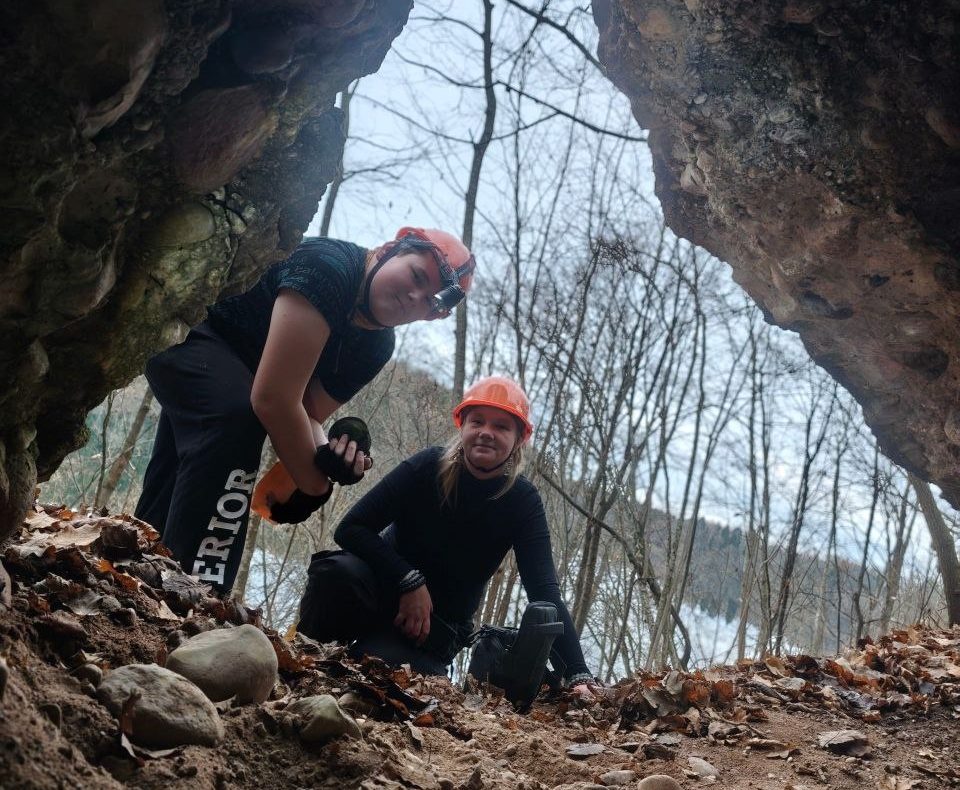 вид из пещеры