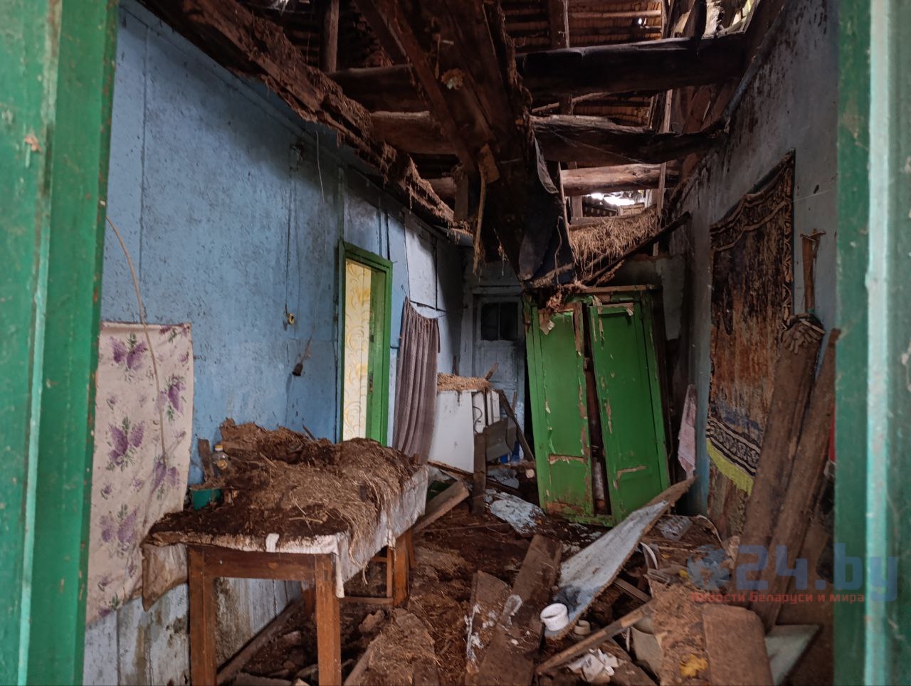 разрушающийся дом