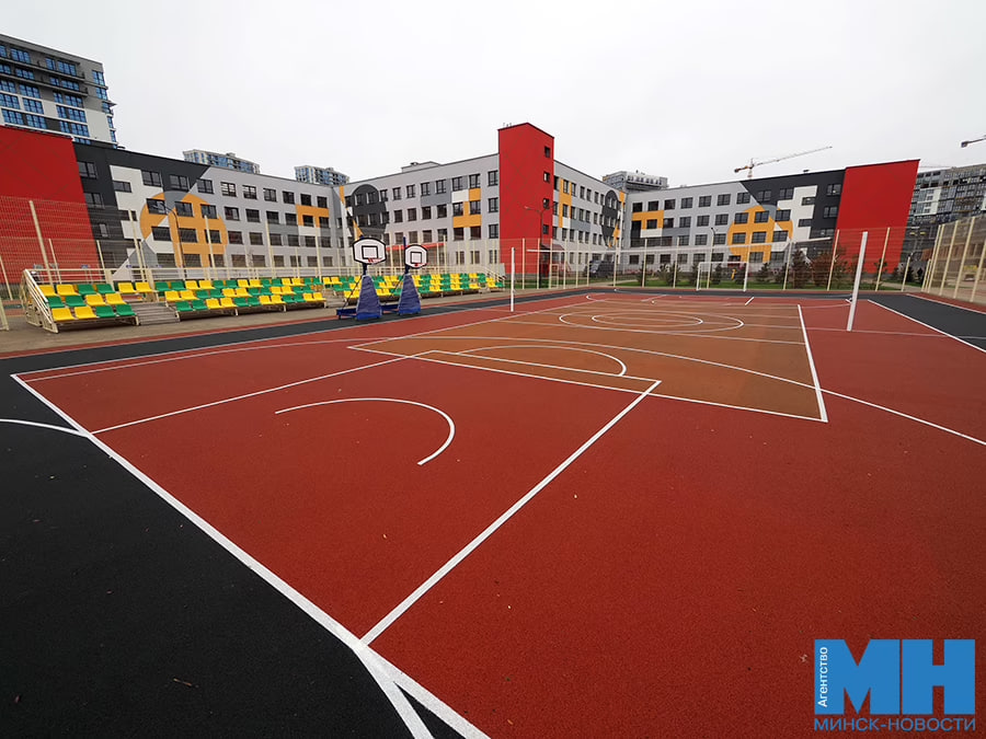 Школа спортплощадка