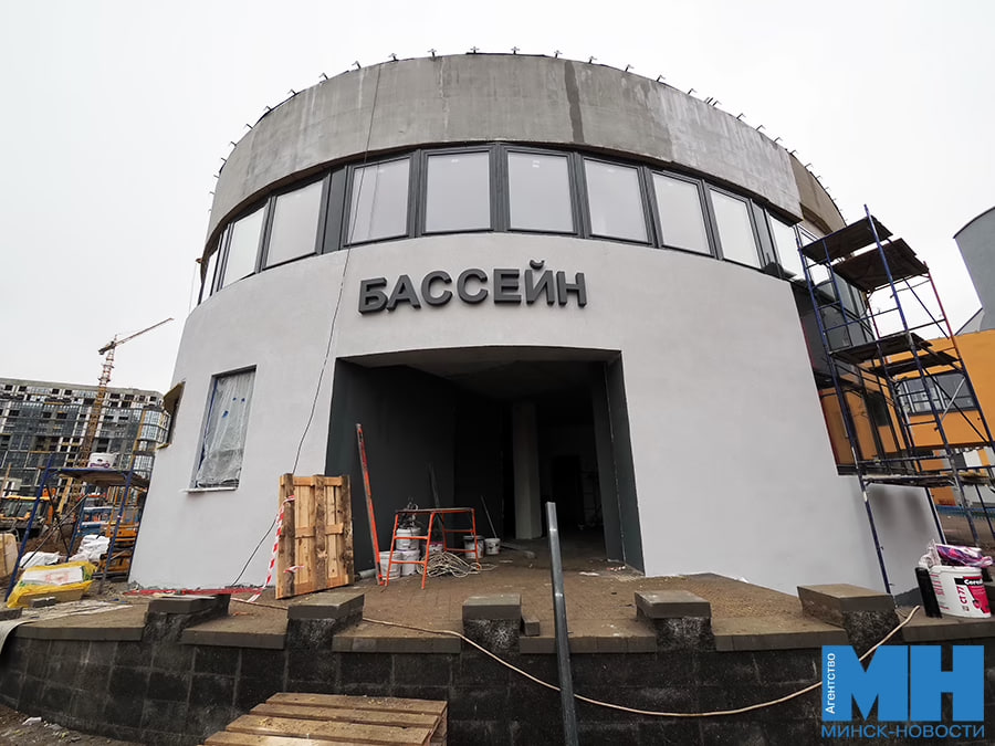 Школа здание бассейна