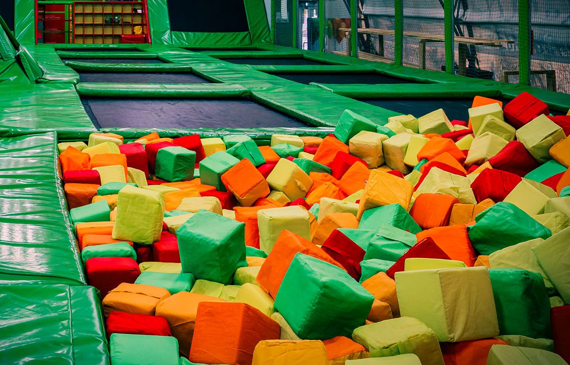 Батуты поролоновая яма прыжки