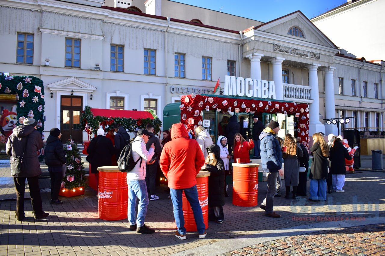 люди на празднике