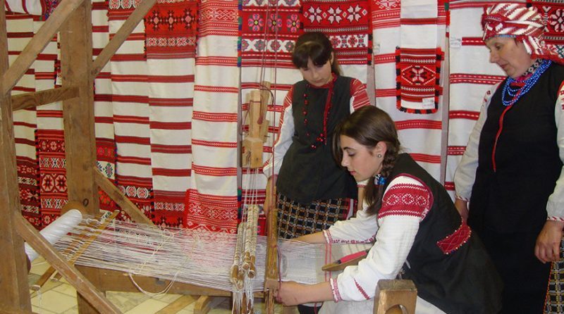 Процесс создания рушников Неглюбская текстильная традиция