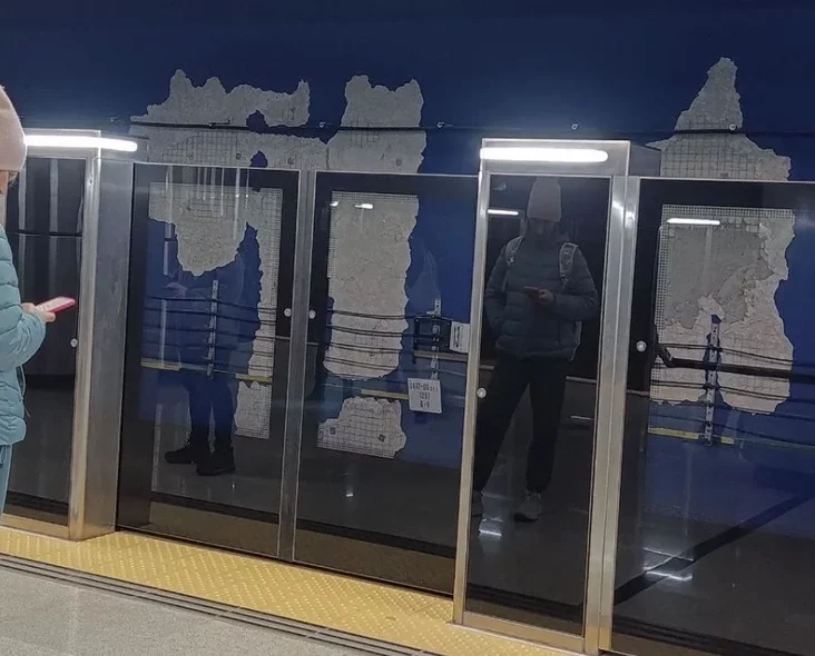 Облупившаяся краска Слуцкий гостинец метро Минск