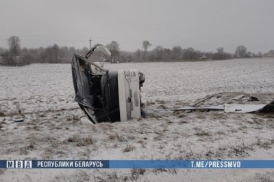 автобус опрокинулся