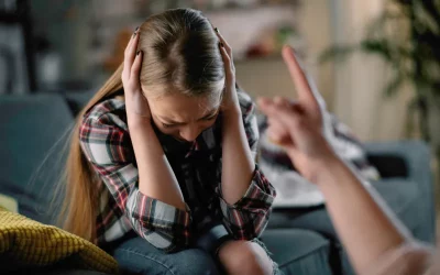 молодая девушка подросток конфликт