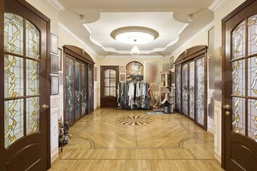 Холл квартиры Долиной