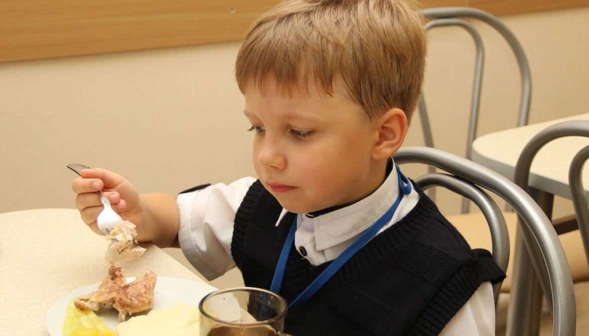 таракан в еде школа котлета ребенок