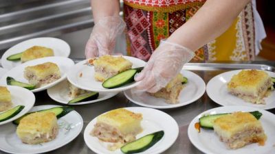 чем кормят в школах