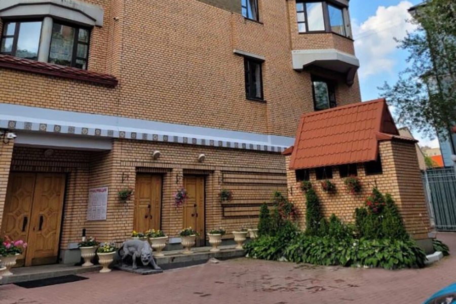 Дом в котором находится квартира долиной