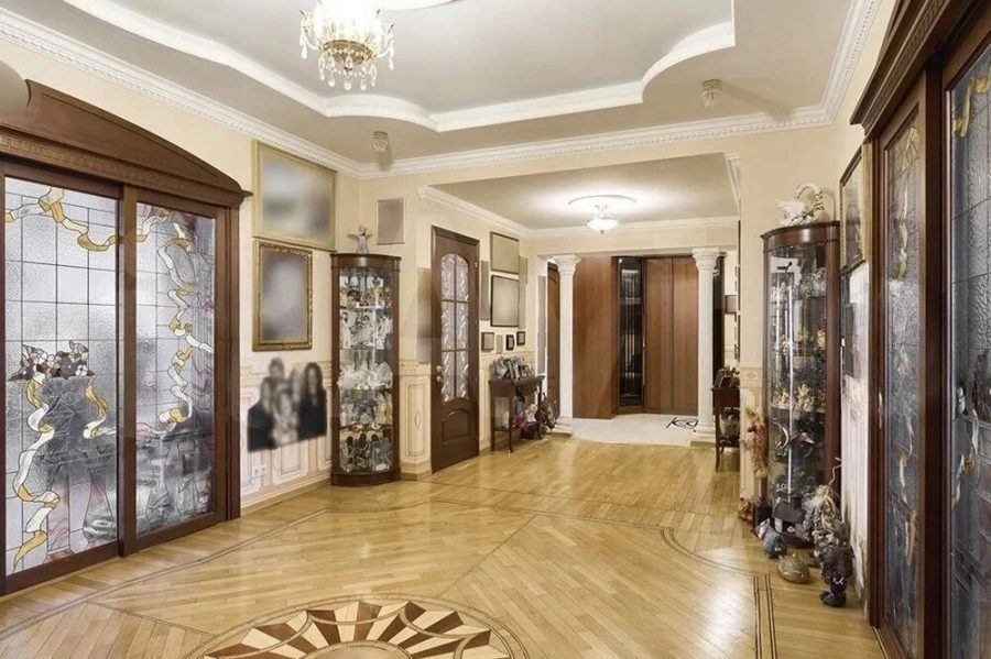 Внешний вид холла квартиры Долиной