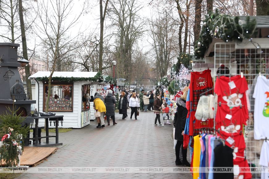 предновогодняя ярмарка брест улица